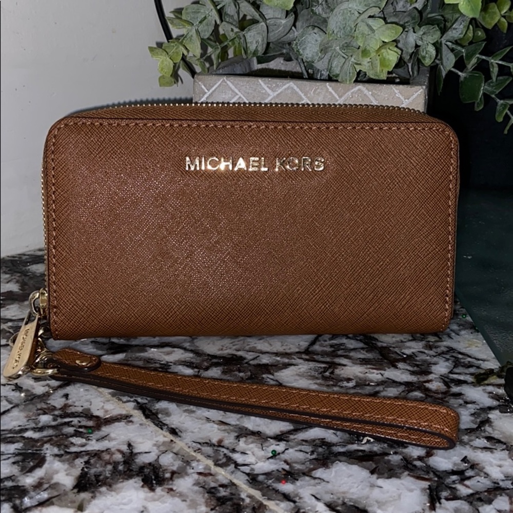 Wallet wristlet